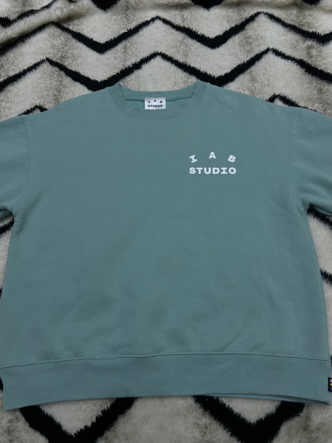 [S]아이앱스튜디오 맨투맨/애쉬그린/기모 상품이미지3