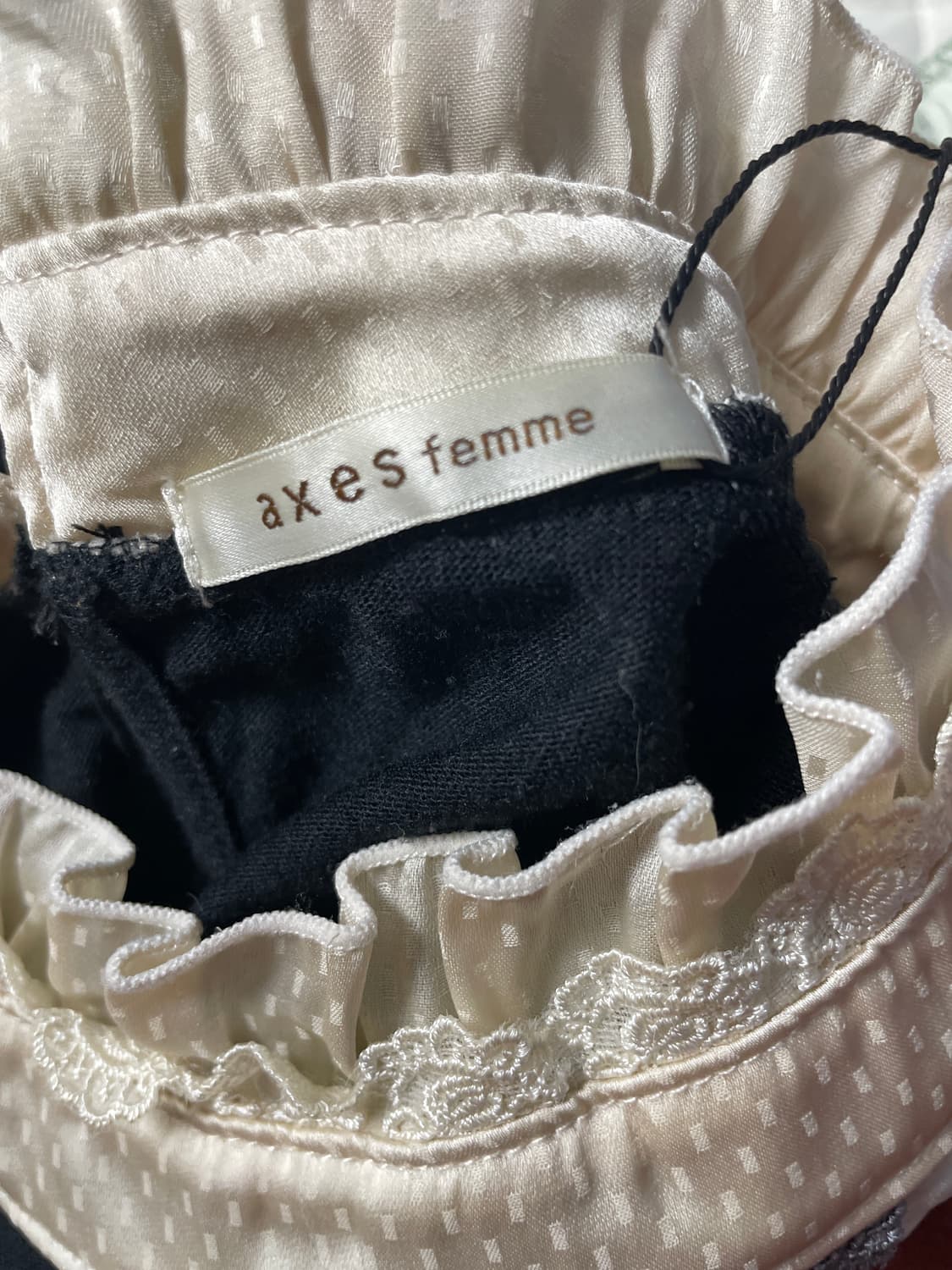 엑시즈팜 프릴 블라우스 블랙 // 갸루 고스로리 공겜여주깔 상품이미지3