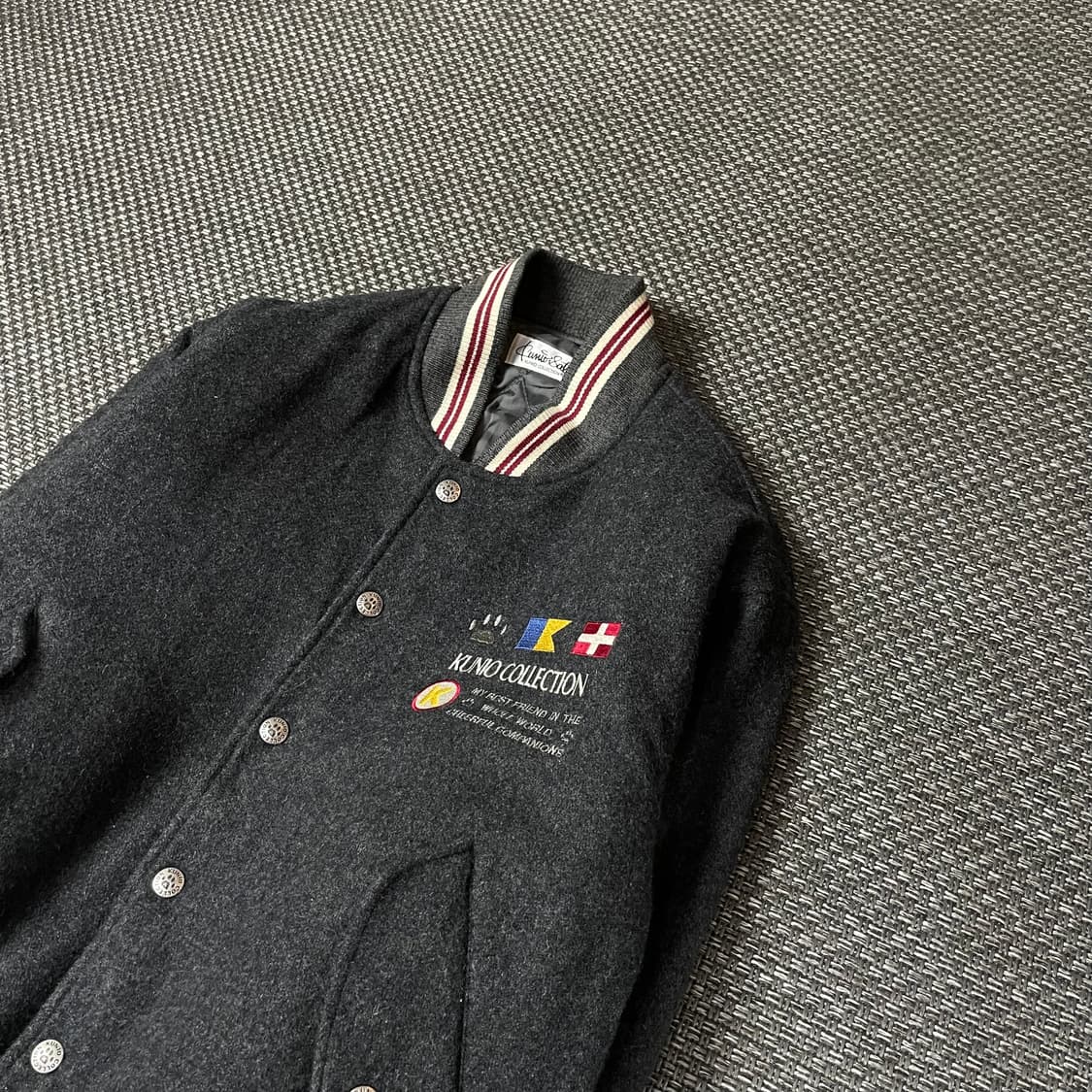 쿠니오 컬렉션 그레이 자수로고 블루종 울자켓 상품이미지5