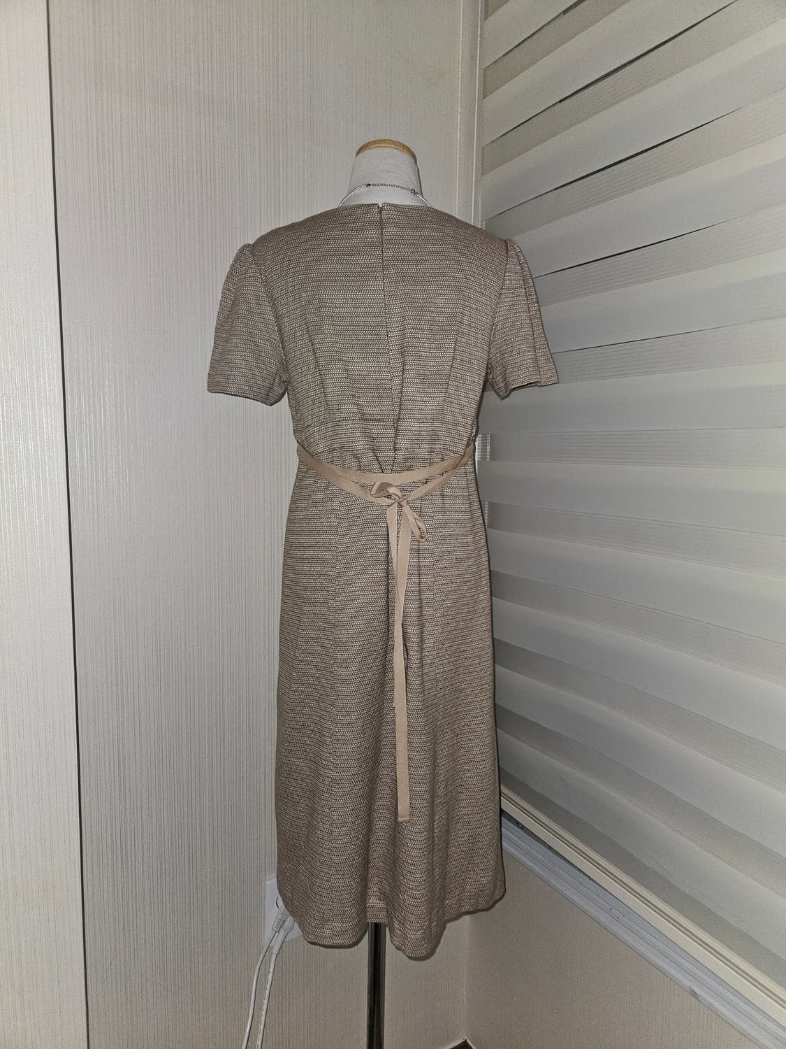 suivi 모래 자개버튼 원피스 상품이미지3