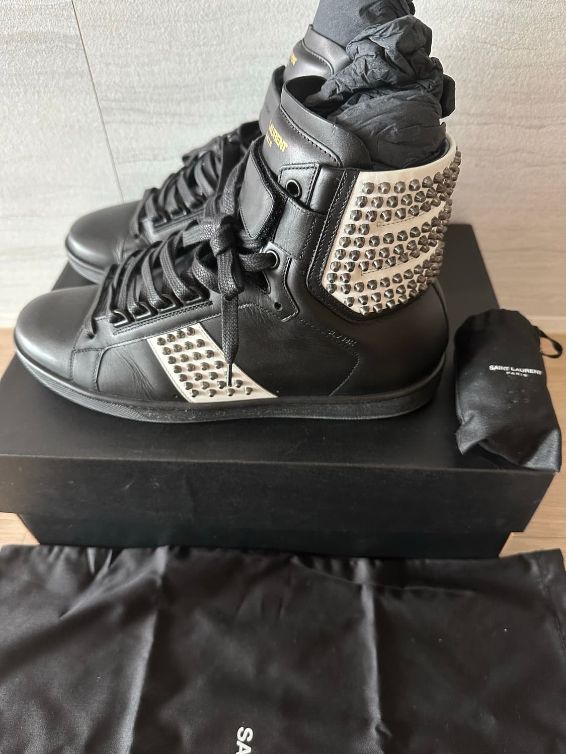 SAINT LAURENT SL/14H STUD SNEAKERS 상품이미지1