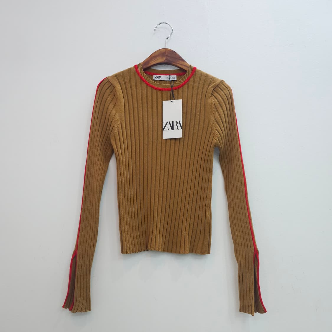 ZARA 레드라인 포인트 슬림핏 골지니트 상품이미지1