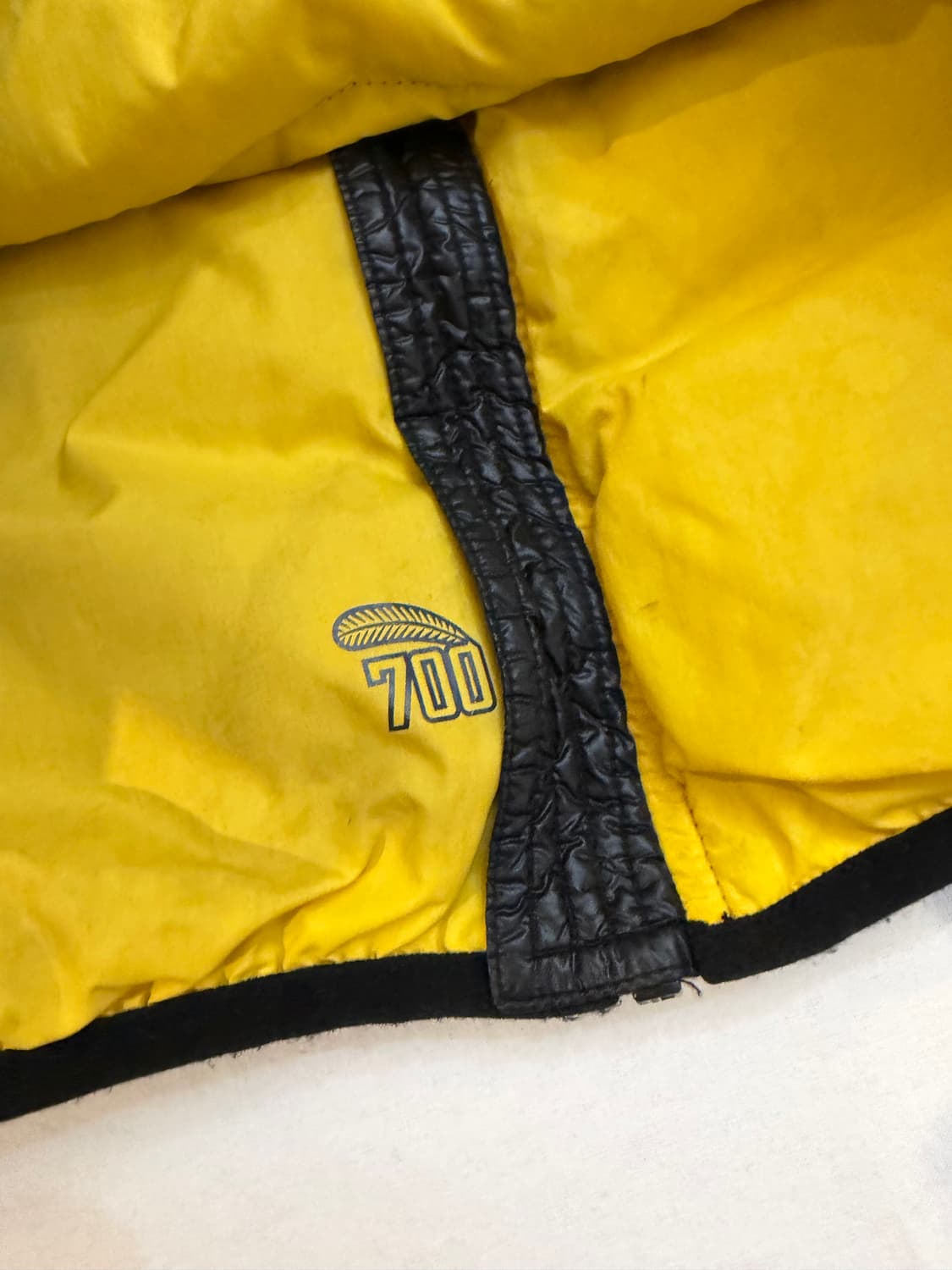 나이키 700필 유광 고프코어 후드 경량패딩 블랙 상품이미지5