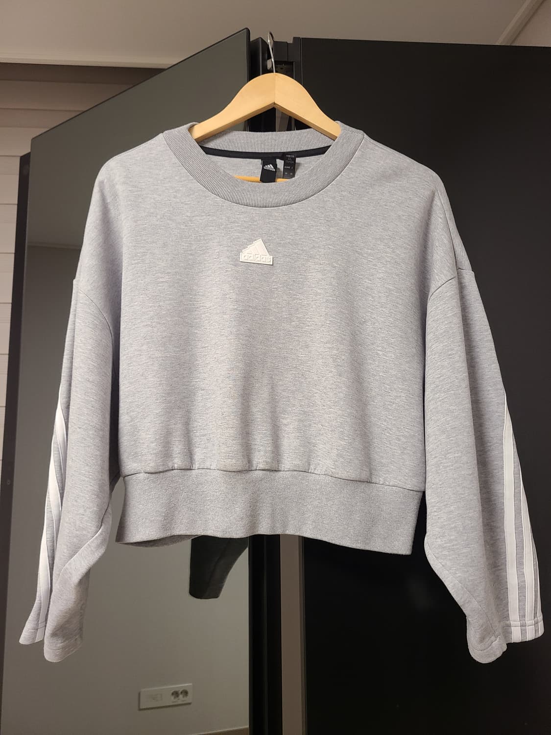 아디다스 크롭맨투맨 상품이미지1