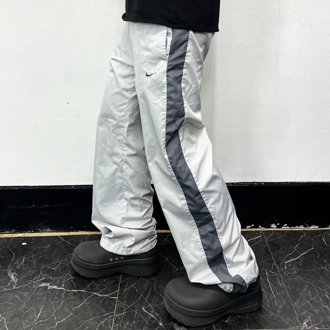 나이키 스우시 파이핑 스트레이트 트랙팬츠 상품이미지1