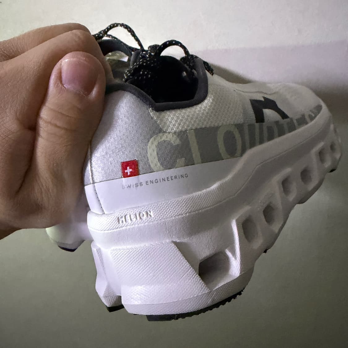 온 러닝 클라우드몬스터 언다이드 화이트 (235) 상품이미지4