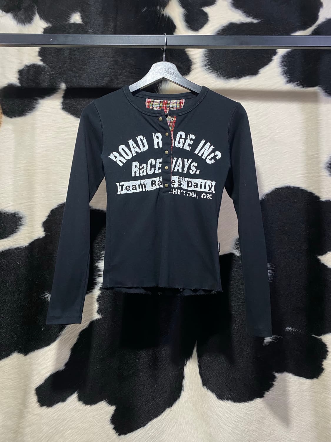 Cha cha cha 레터링 버튼 슬림핏 롱슬리브 상품이미지2