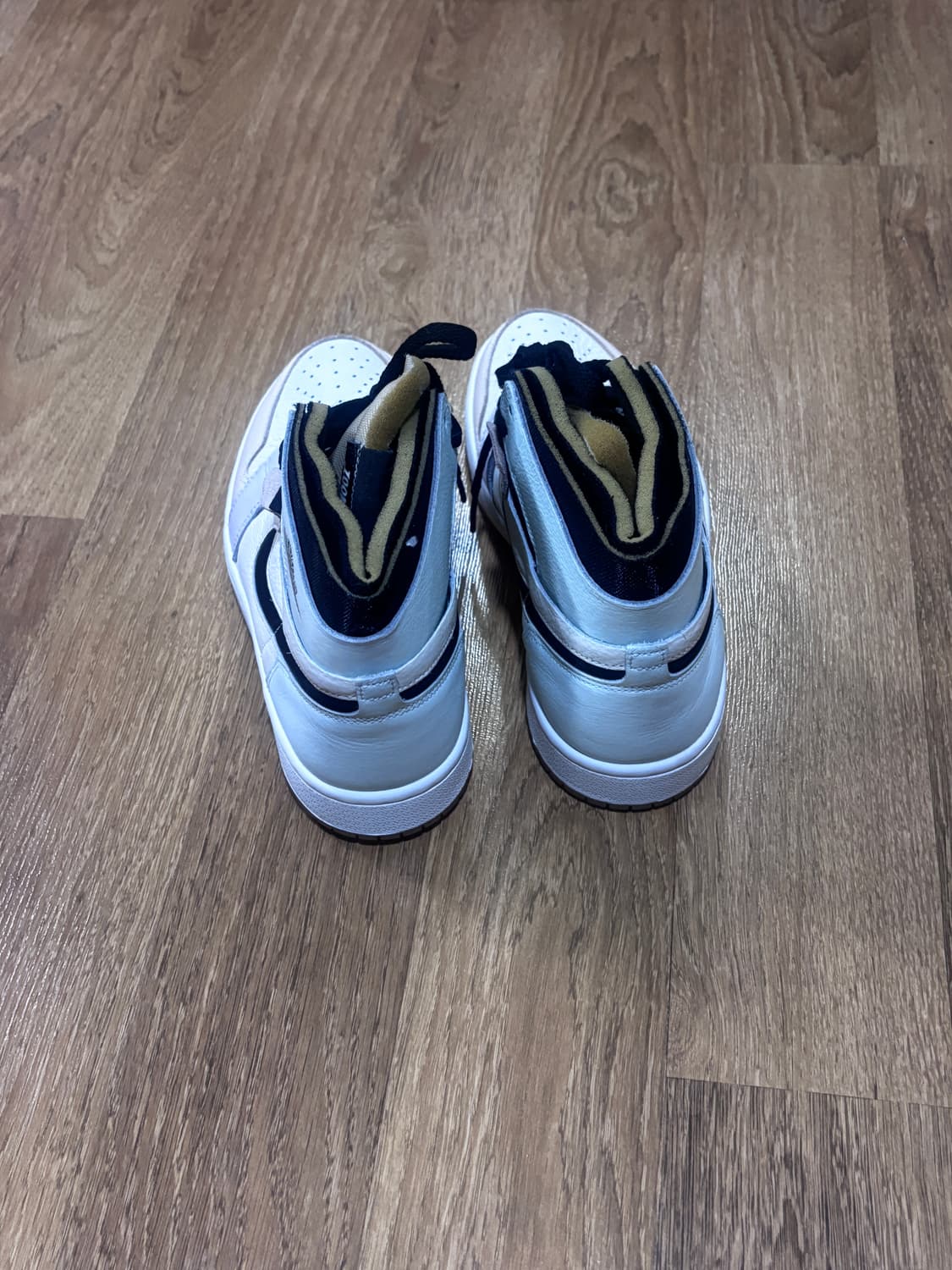 조던 1 줌 에어 컴포트 페일 아이보리 상품이미지4