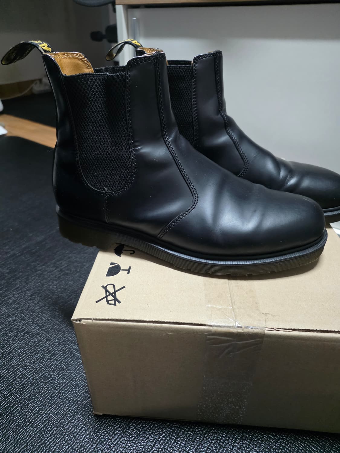 닥터마틴 모노 블랙 첼시 부츠 290 팔아요 상품이미지1