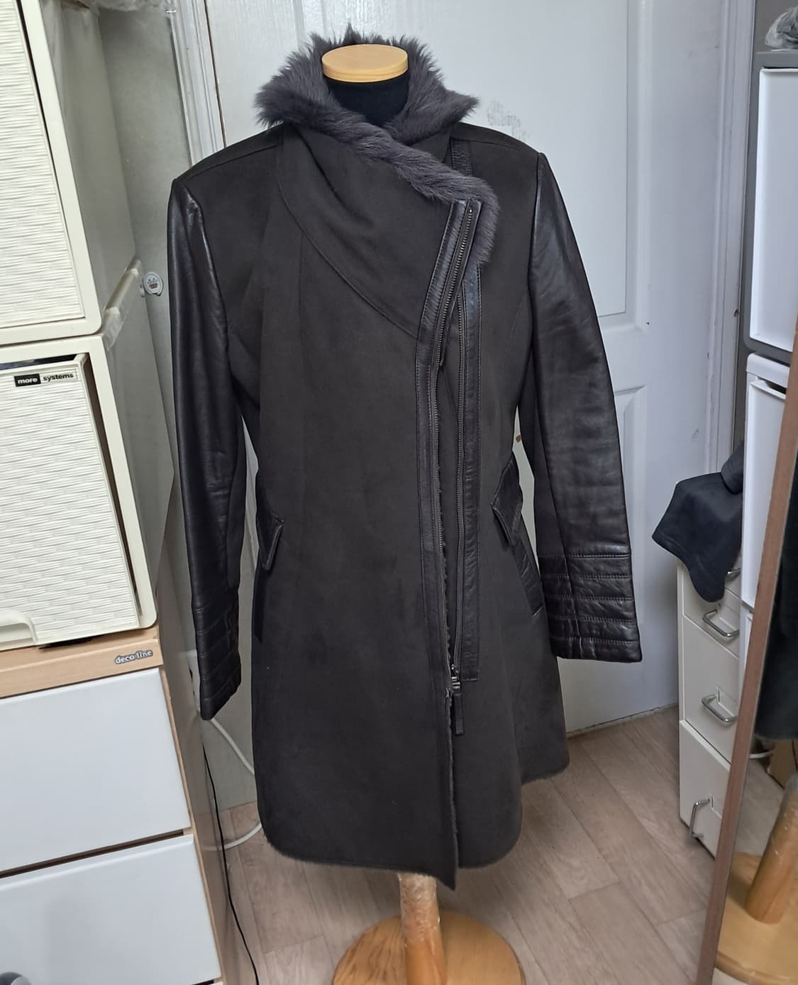 디데무 양털퍼 양가죽소매 배색 무스탕 퍼 코트 66~정77 상품이미지2