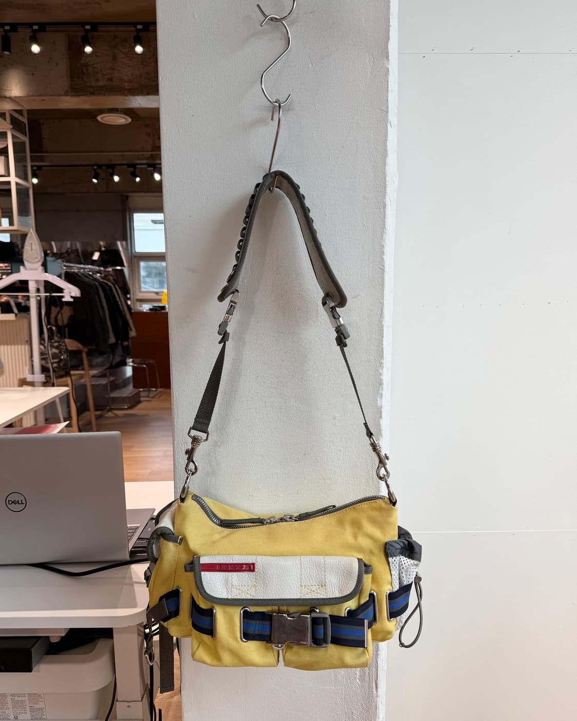 프라다 2000s 옐로우 테크니컬 버클 크로스백  상품이미지2