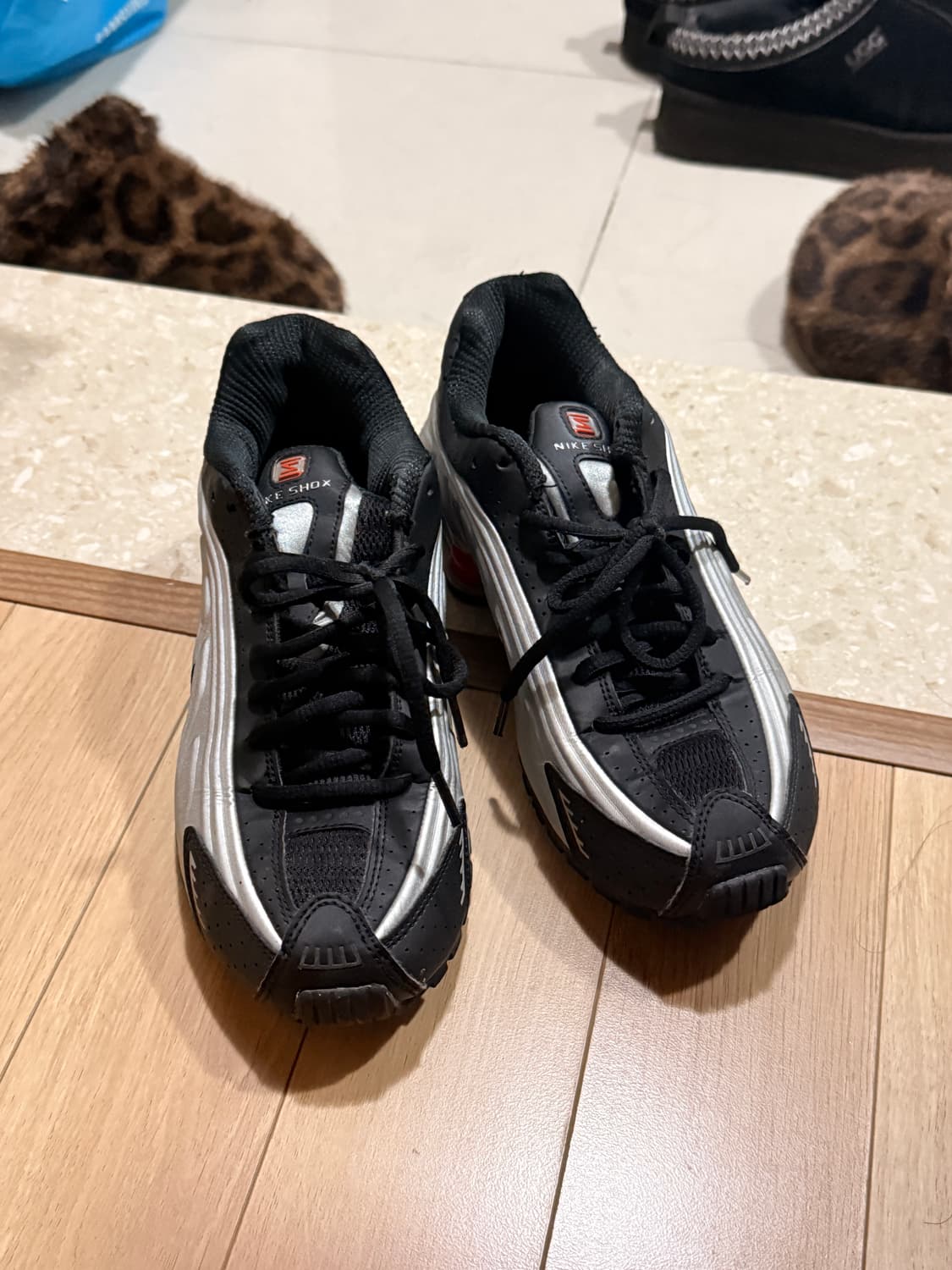 나이키 샥스 R4 실버 레드 240 상품이미지4