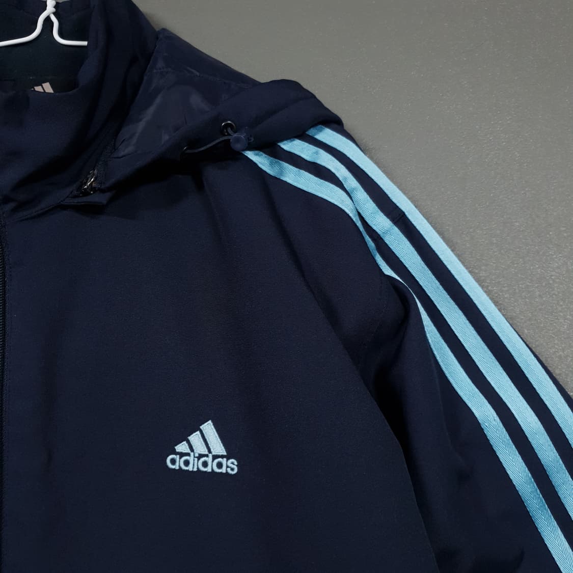 XL) 아디다스 올드스쿨 하늘색 누빔 삼선 네이비 패딩 수트 자켓 상품이미지2