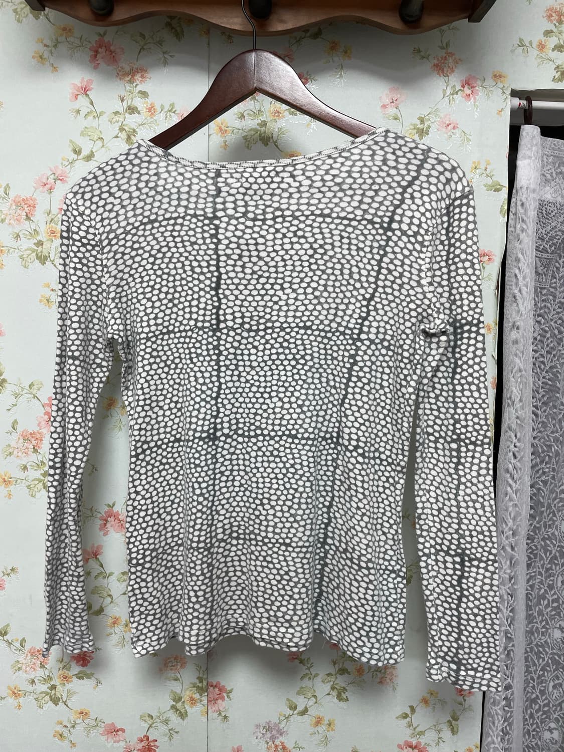 U넥 도트 체크 긴팔 티셔츠 상품이미지2