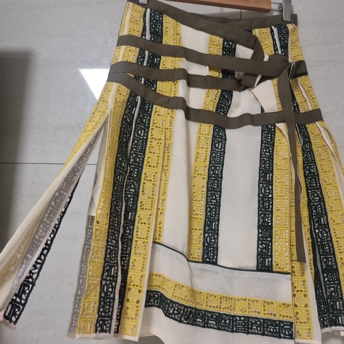 사카이(sacai) 스트랩 디테일 스커트 (국내구매 정품) 상품이미지4