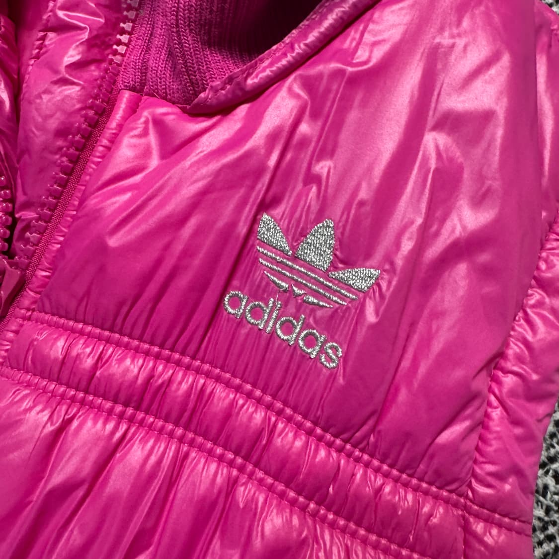 Name : 아디다스 실버로고 핑크컬러 조끼 패딩 :)  상품이미지3