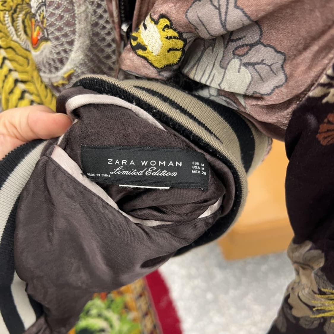 자라 ZARA 올드스쿨 리버시블 호랑이자수 스카쟌 집업 95 C05032 상품이미지5