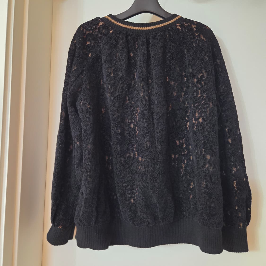 한섬 오즈세컨 레이스 오버핏 블라우스 상품이미지2