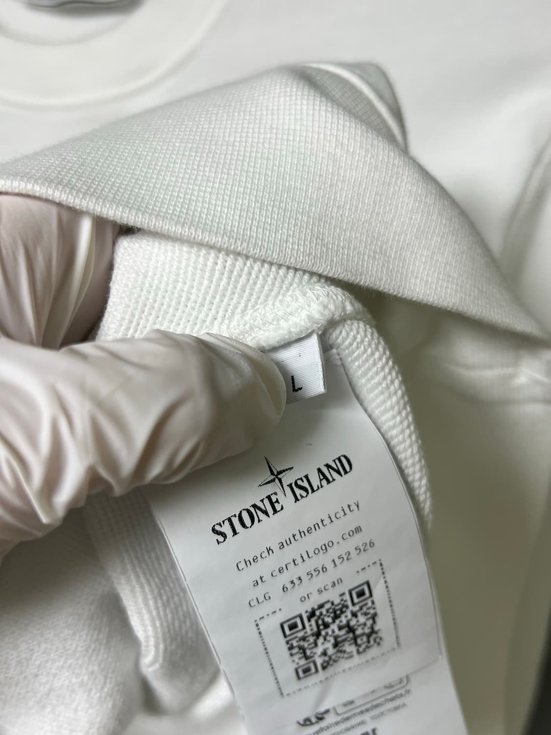 [정품] L 스톤아일랜드 와펜 맨투맨 화이트 상품이미지5