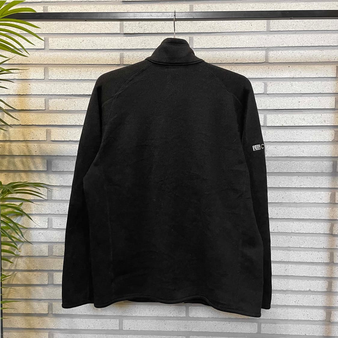 파타고니아 베터 스웨터 집업 자켓 하이넥 쓰리포켓 로고 디테일 블랙 상품이미지3