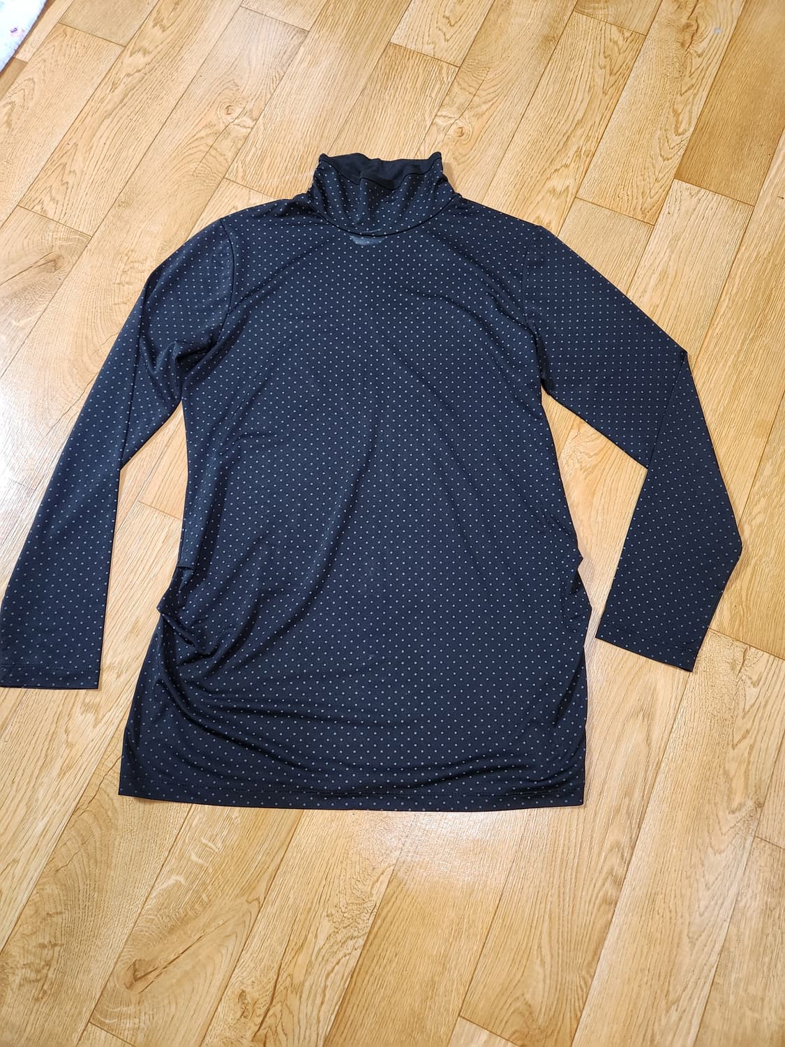 검정 도트 폴라넥 긴팔 티셔츠 골프이너티 55 상품이미지1