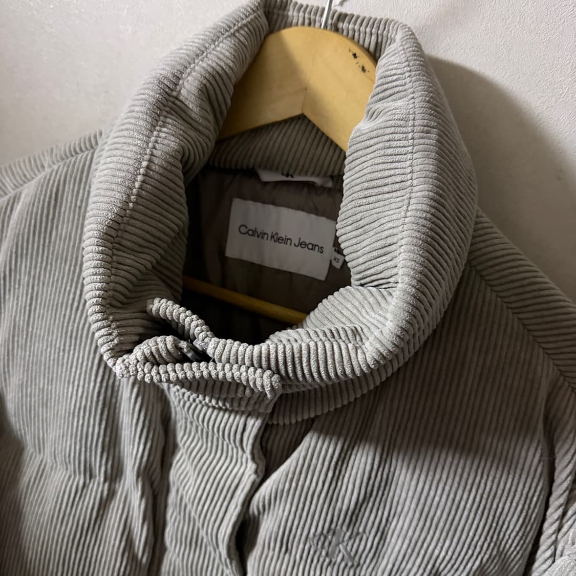 캘빈클라인 코듀로이 오버핏 다운점퍼 XS (프리) 상품이미지5