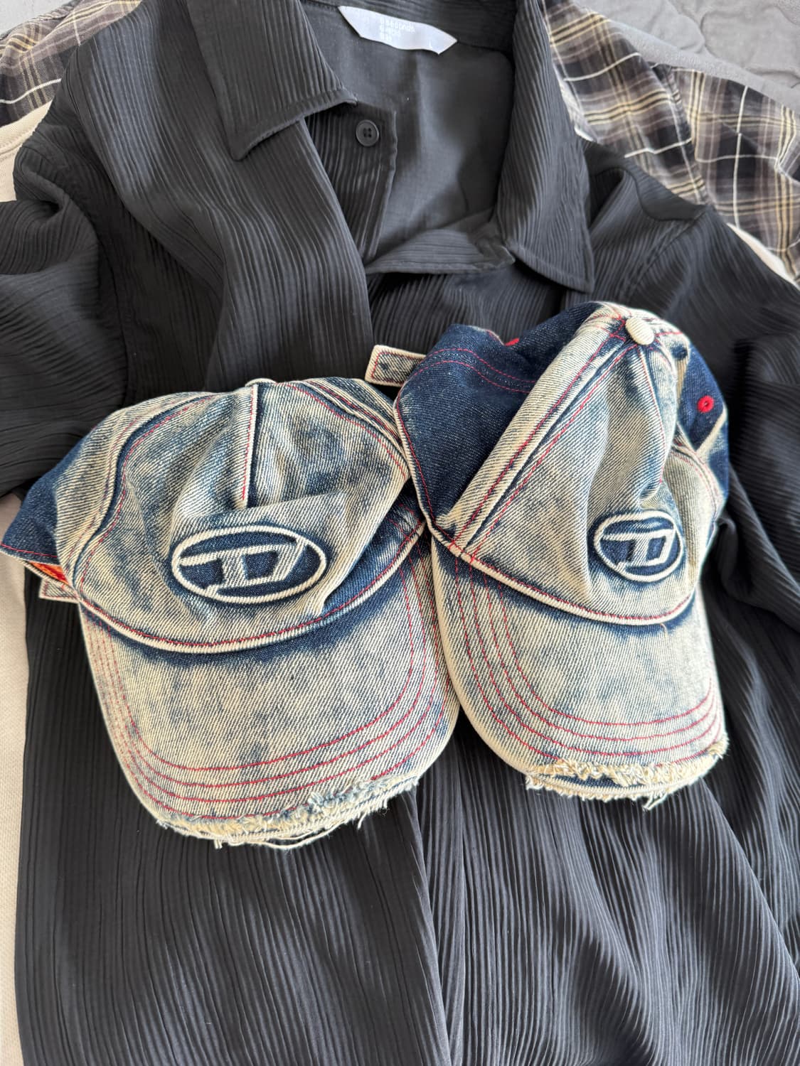 디젤 세이몬 사이즈 01 1개 판매합니다 상품이미지1