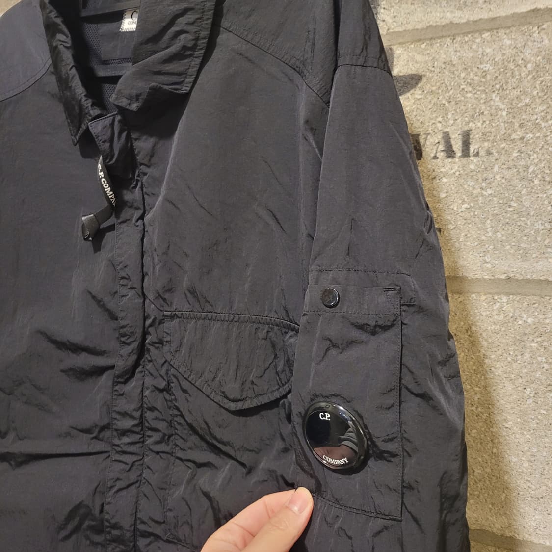 CP컴퍼니 크롬-R 렌즈 셔츠 자켓 XL 상품이미지3