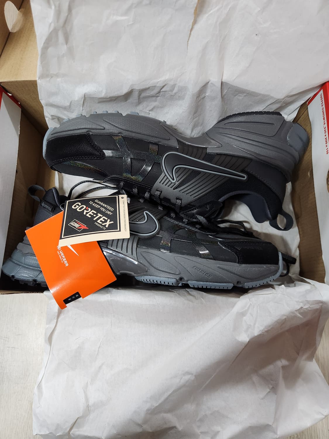 나이키 V2K 런 고어텍스 블랙 FZ2622 001 245사이즈 상품이미지1