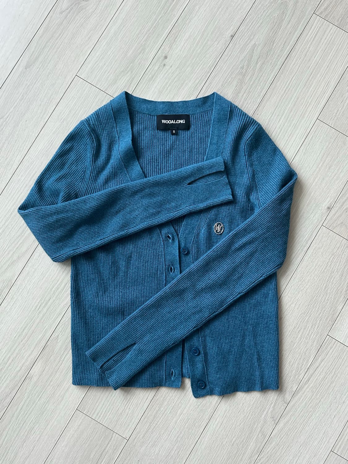 우알롱 V넥 슬림 니트 카디건 BLUE S 사이즈 새상품 상품이미지1