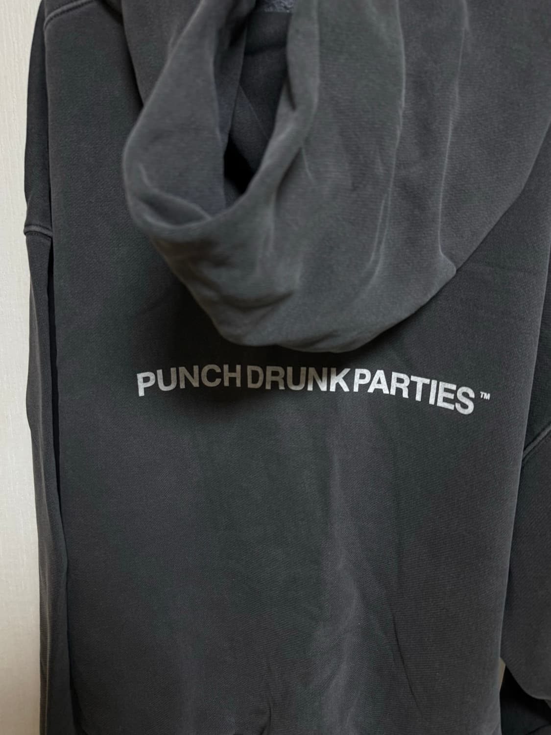 Punch Drunk Parties 후드티 상품이미지3