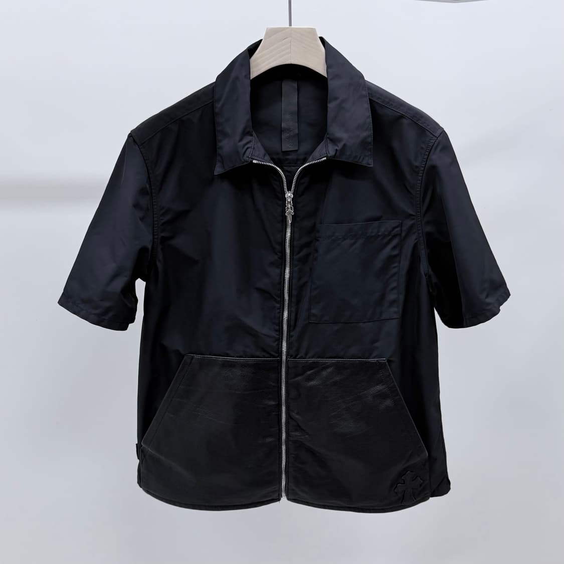 [S+급/M] 크롬하츠 나일론 레더패치 집업 반팔 셔츠 블랙 상품이미지1