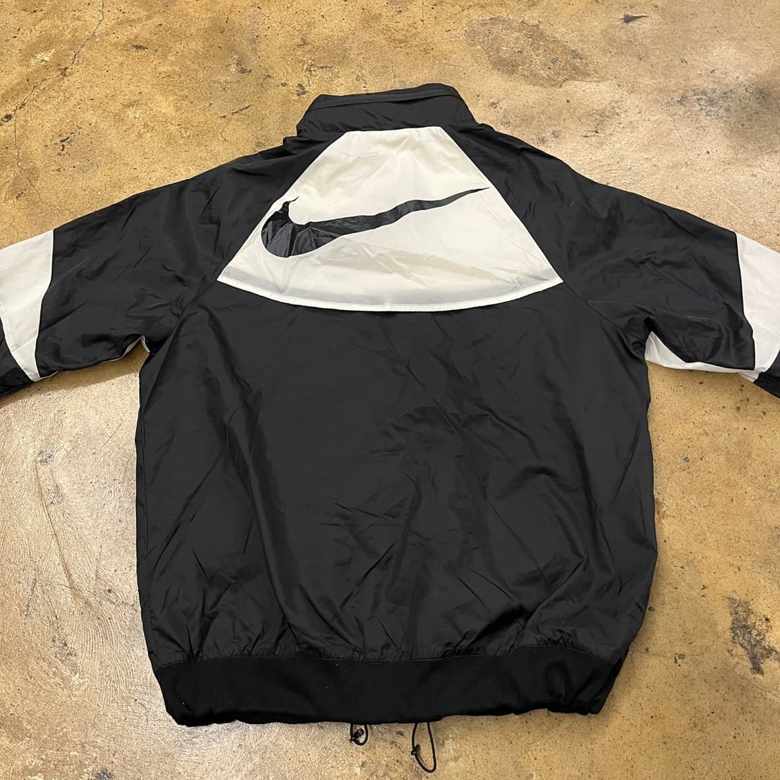 [정품/XL] 나이키 바람막이 블랙 화이트 b17 상품이미지4