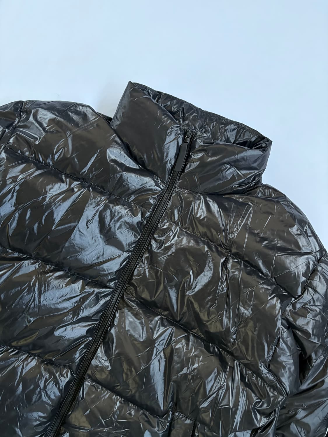 무신사 스탠다드 글로시 숏 다운 푸퍼 패딩 상품이미지3