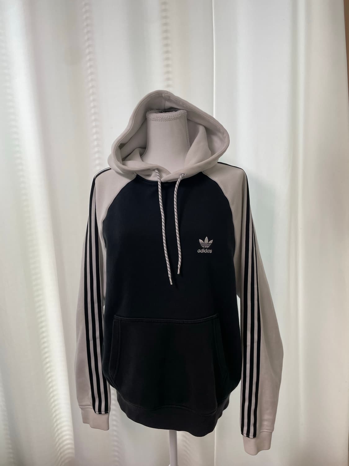 아디다스 유로파 블랙화이트 후드티 상품이미지3