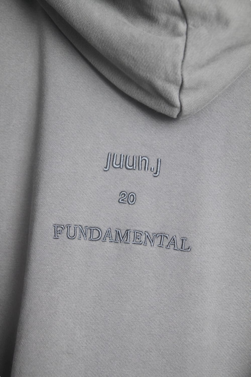 준지 20FW 엠브로이더리 레터링 절개 후드티 상품이미지6