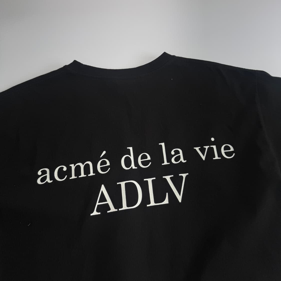 Acme de la vie 아크메드라비 백 로고 블랙 반팔 상품이미지7