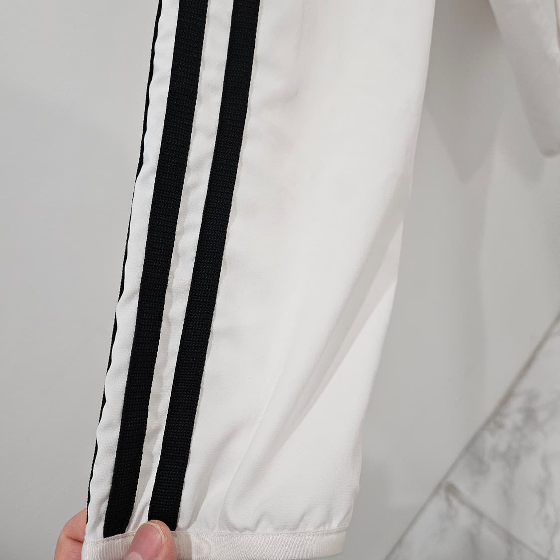 아디다스 화이트 블랙 바람막이 L 상품이미지4