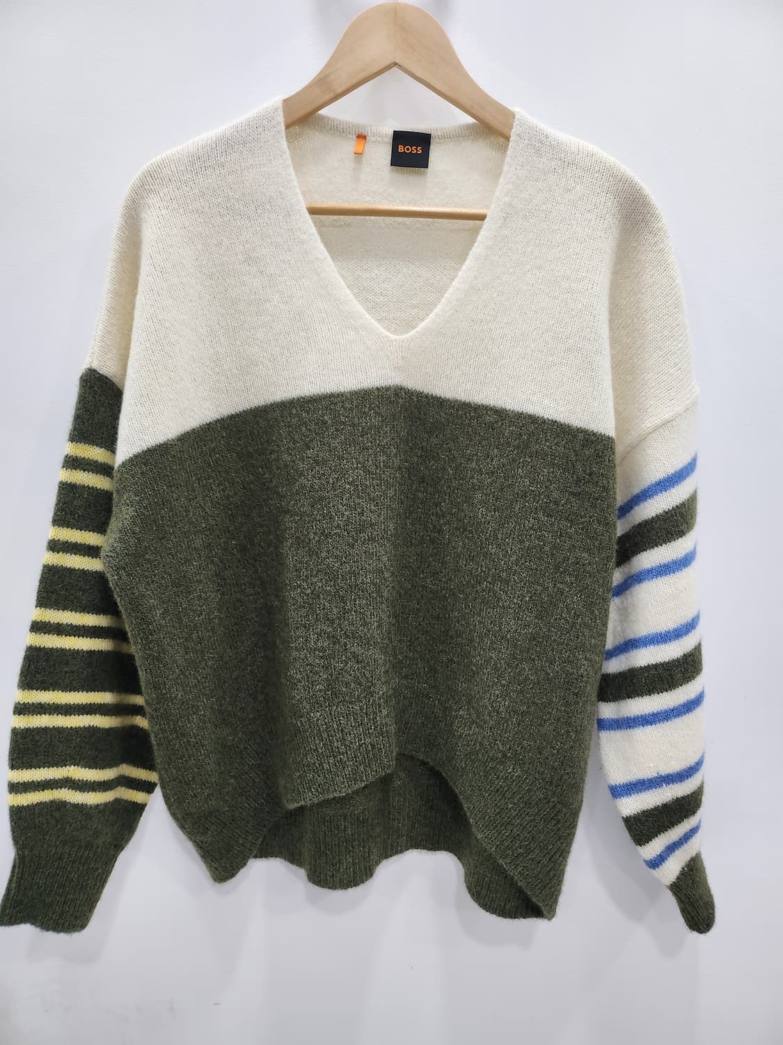 휴고보스 여성 울 알파카 브이넥 니트  상품이미지3