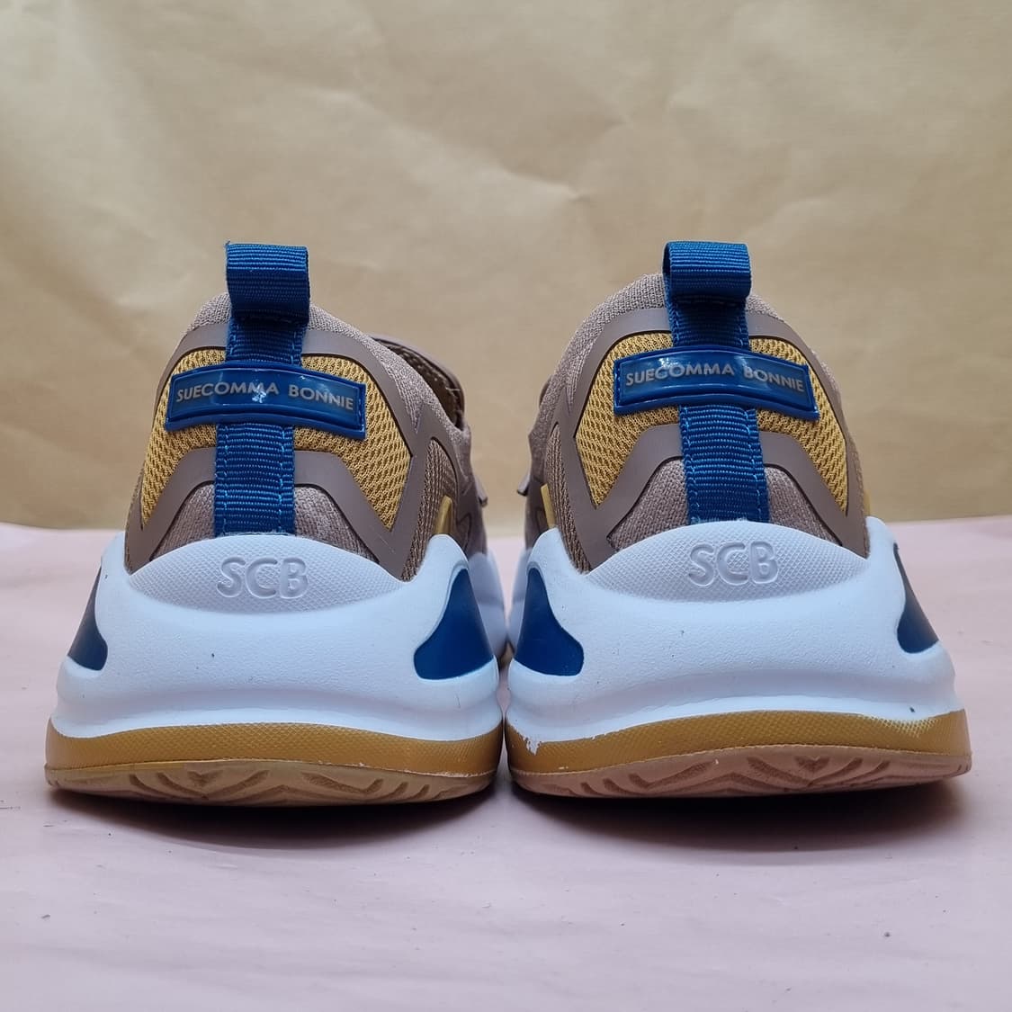 슈콤마보니 베이지 스니커즈 240 상품이미지4