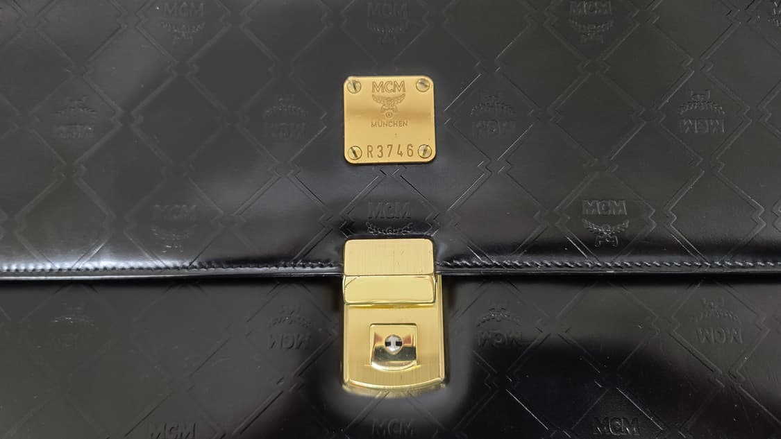 MCM 빈티지 블랙 엠보싱 가죽 서류가방 상품이미지2