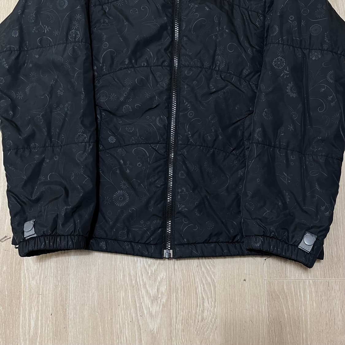 노스페이스 여성 플로럴 패턴 경량 패딩 점퍼 XS/85 상품이미지8