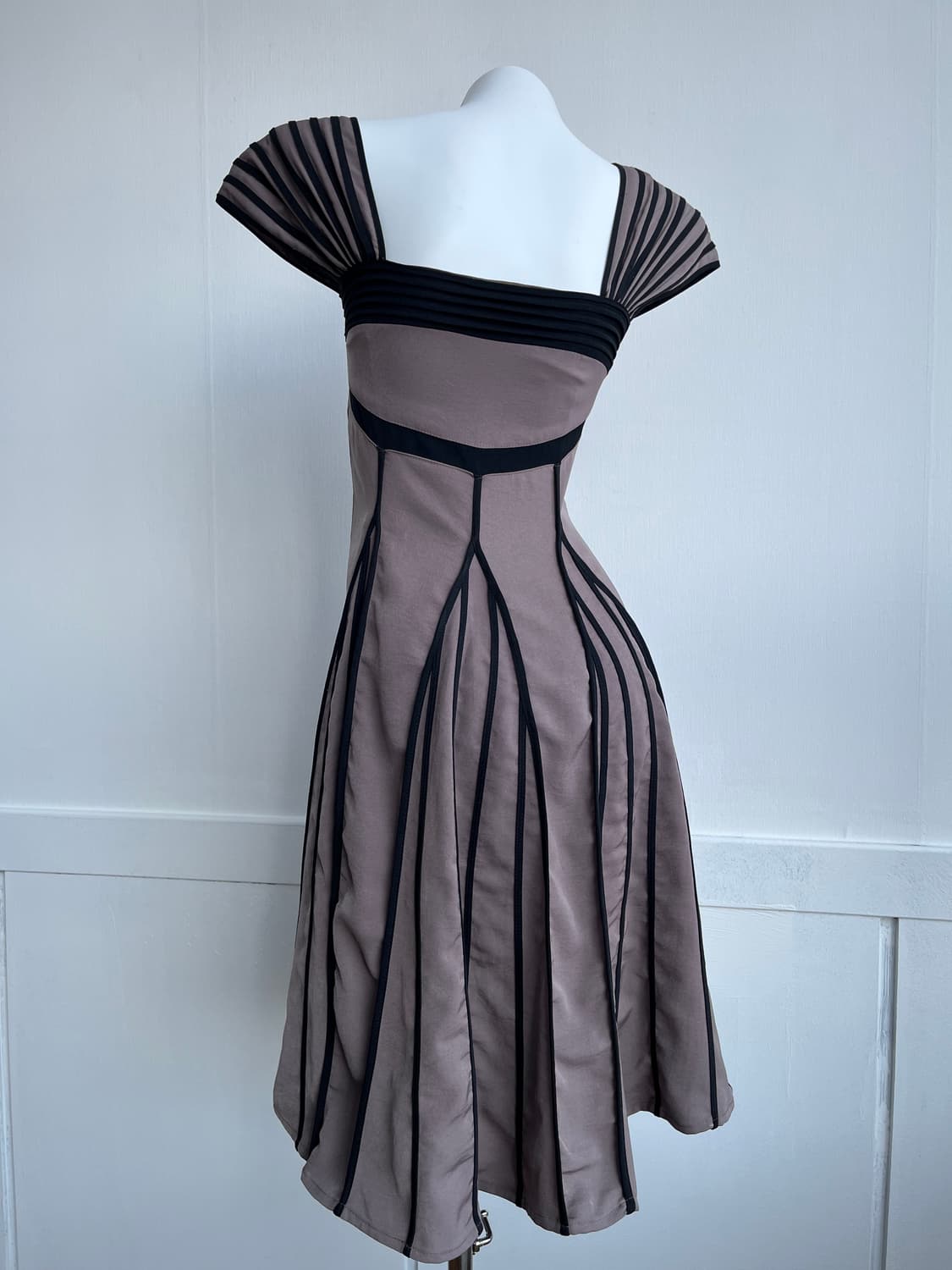 BLEU LAGON 입체 플리츠 원피스 상품이미지4