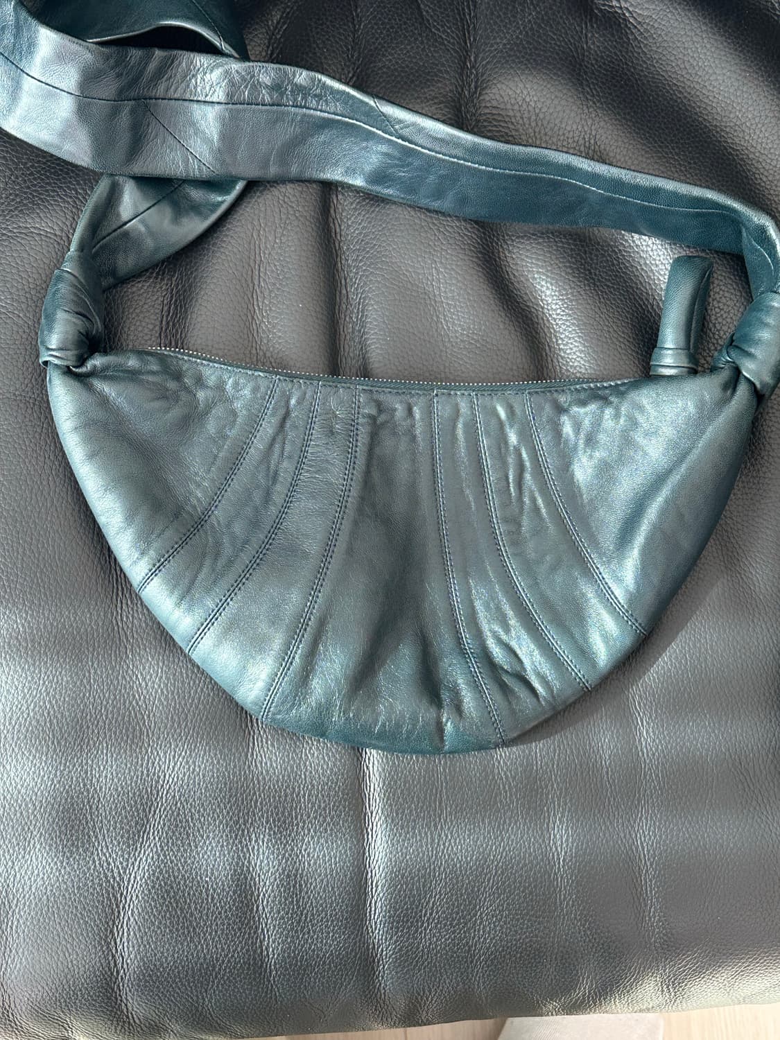 르메르 크로와상 범백 스몰 미드나잇그린 상품이미지5