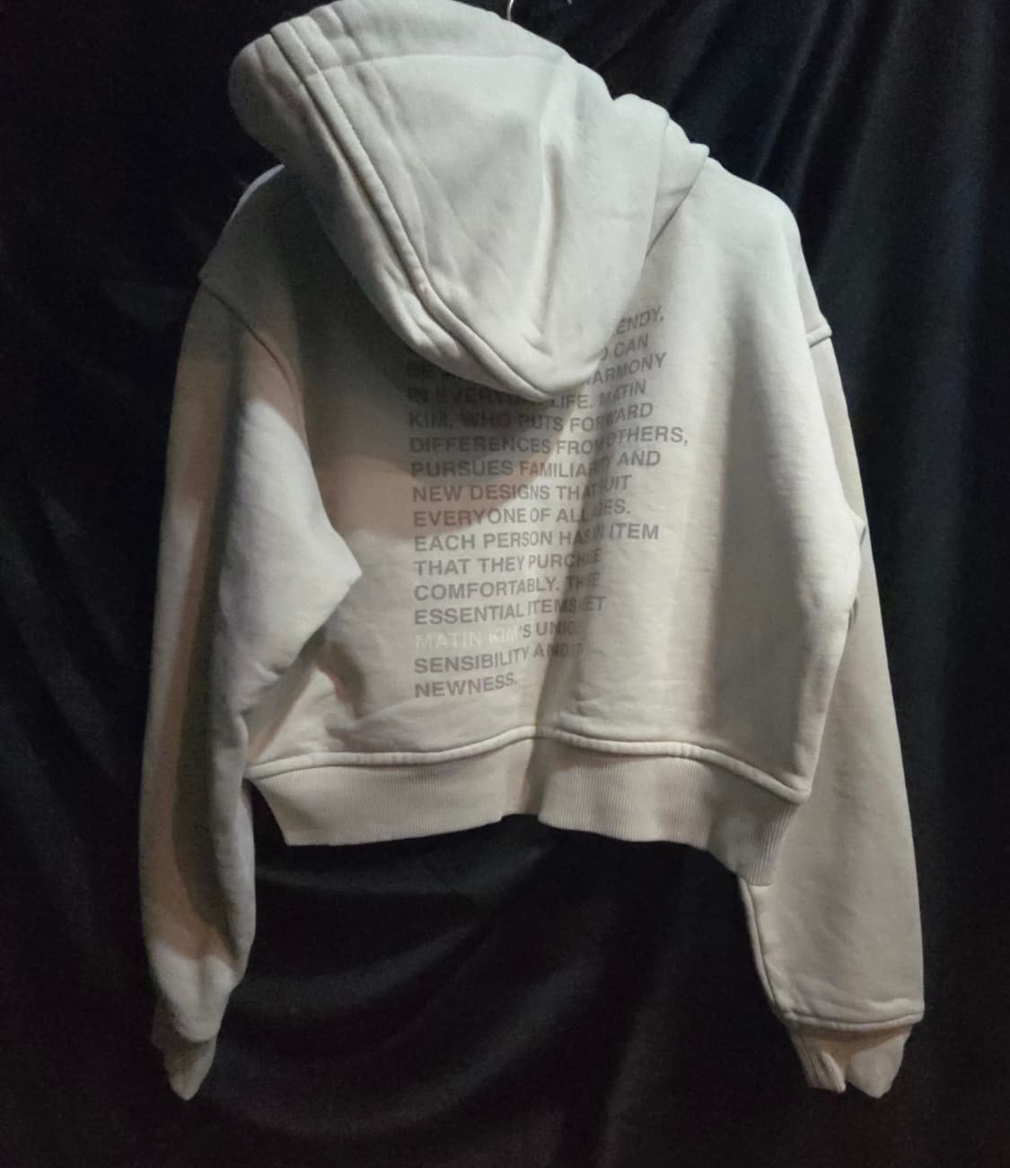 Matinkim 마뗑킴 레터링 프린트 크롭 후드티 상품이미지2