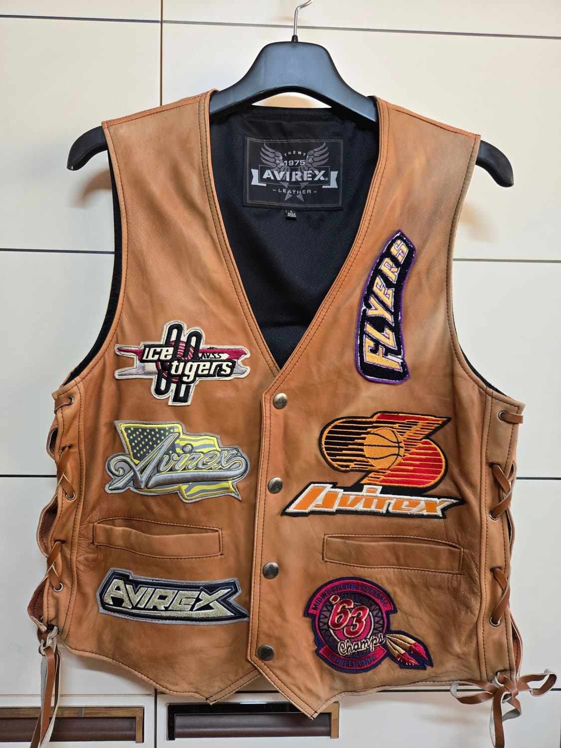 빈티지 느낌의 양가죽 패치 레더 베스트 상품이미지1