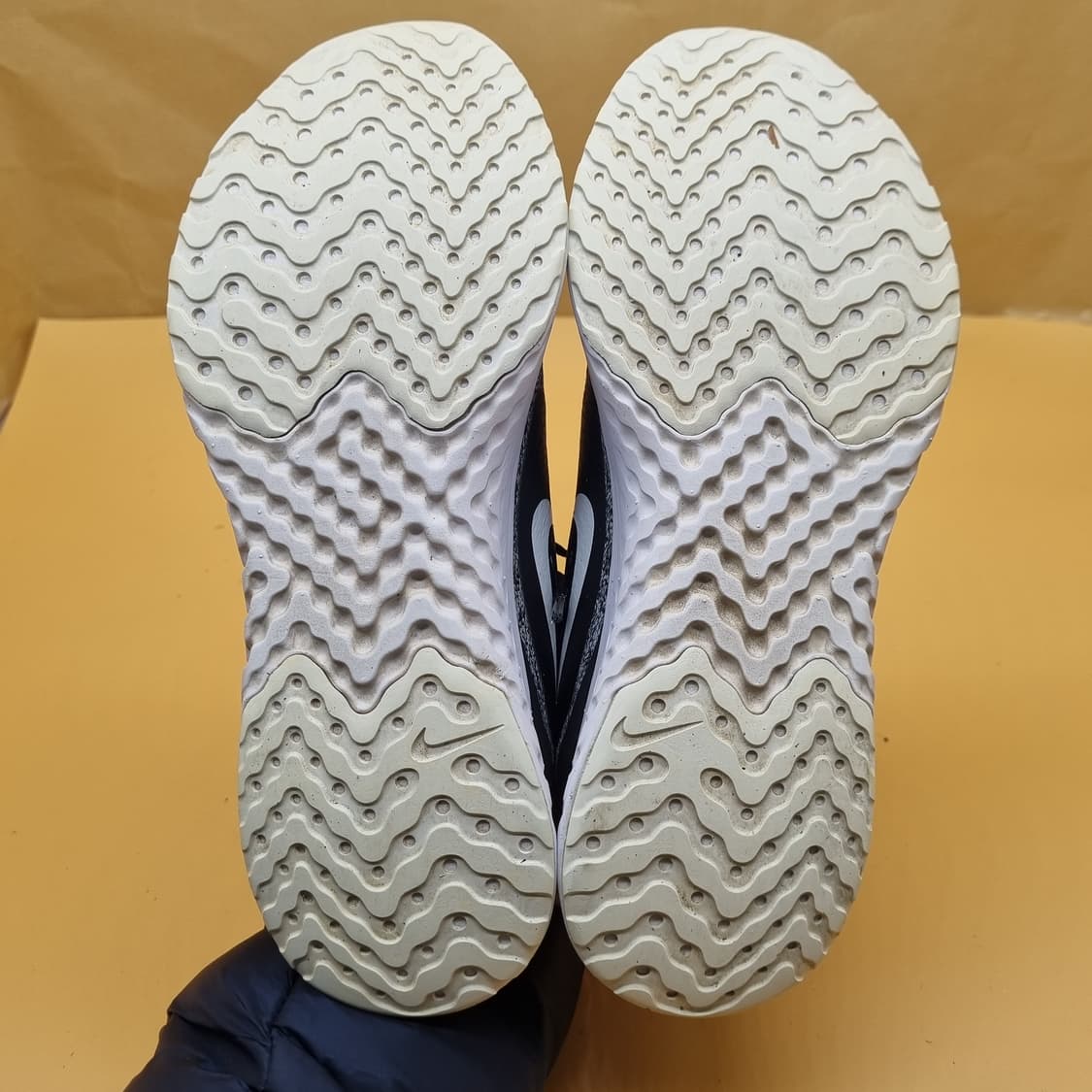 나이키 레전드리액트 여성운동화235  상품이미지3