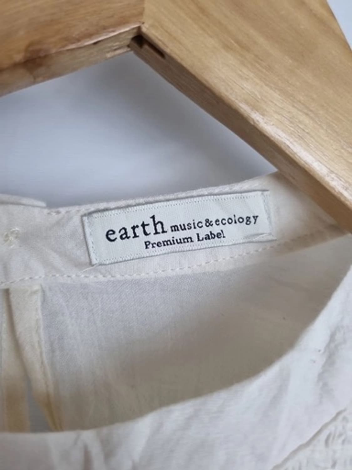 EARTH MUSIC & ECOLOGY 어스뮤직앤에코로지 키치 크림 블라 상품이미지5