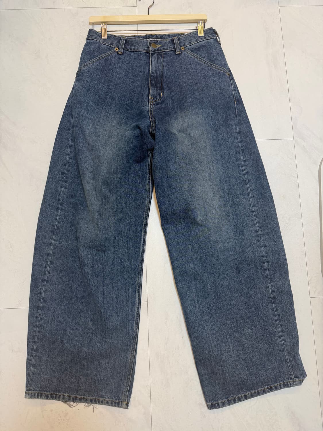(2) 해칭룸 와이드 커브진 washed blue 상품이미지2
