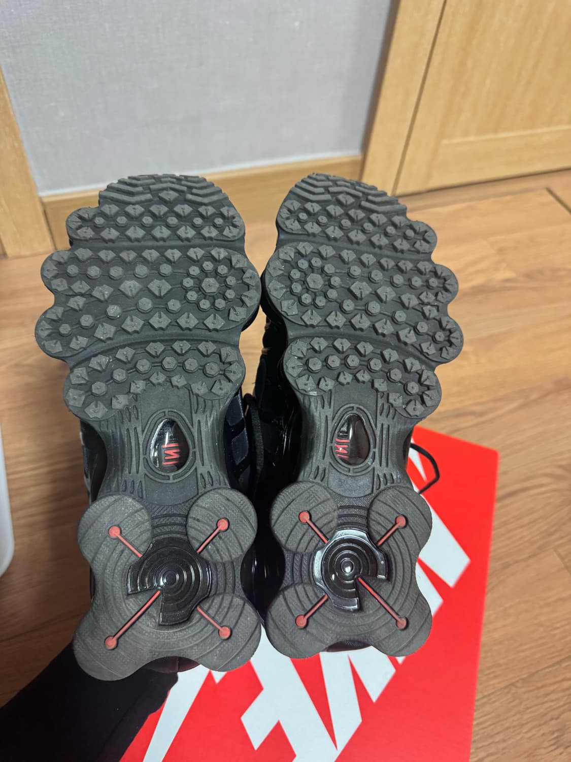 (1번착용)나이키 샥스 TL 250 블랙 상품이미지5